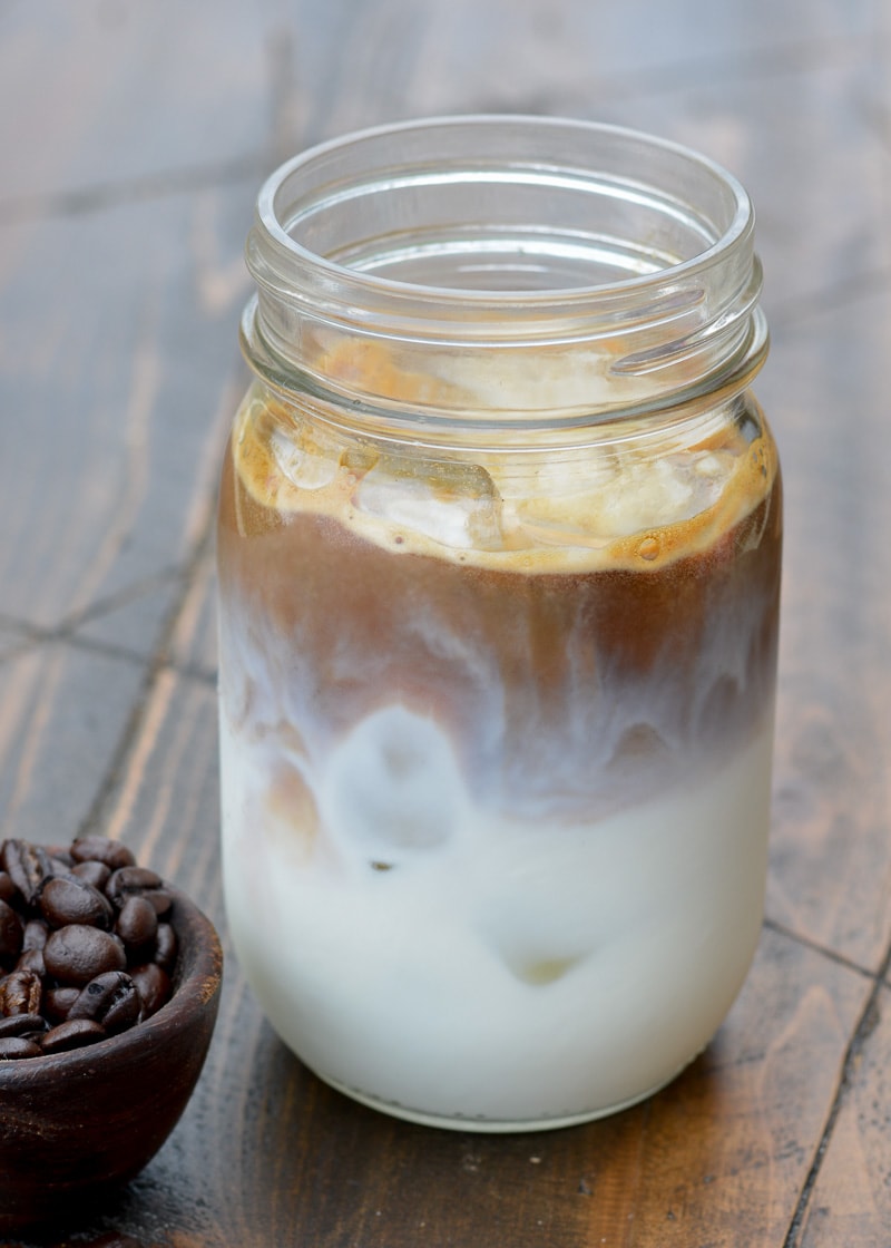 https://www.maebells.com/iced-peppermint-latte-dairy-free/iced-peppermint-mocha-latte-3/