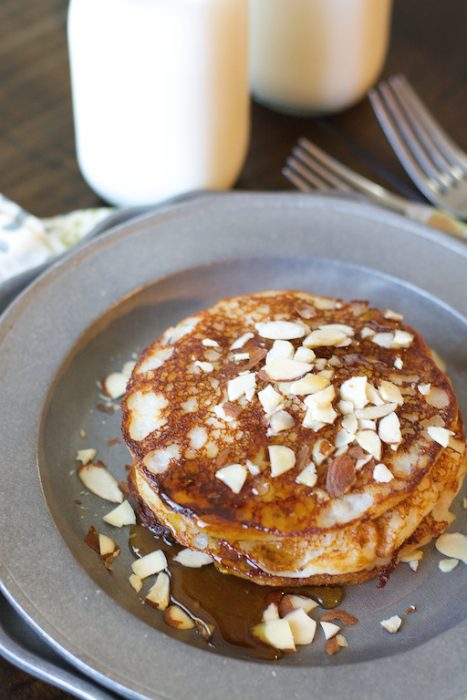 Banana Buttermilk Pancakes - Maebells