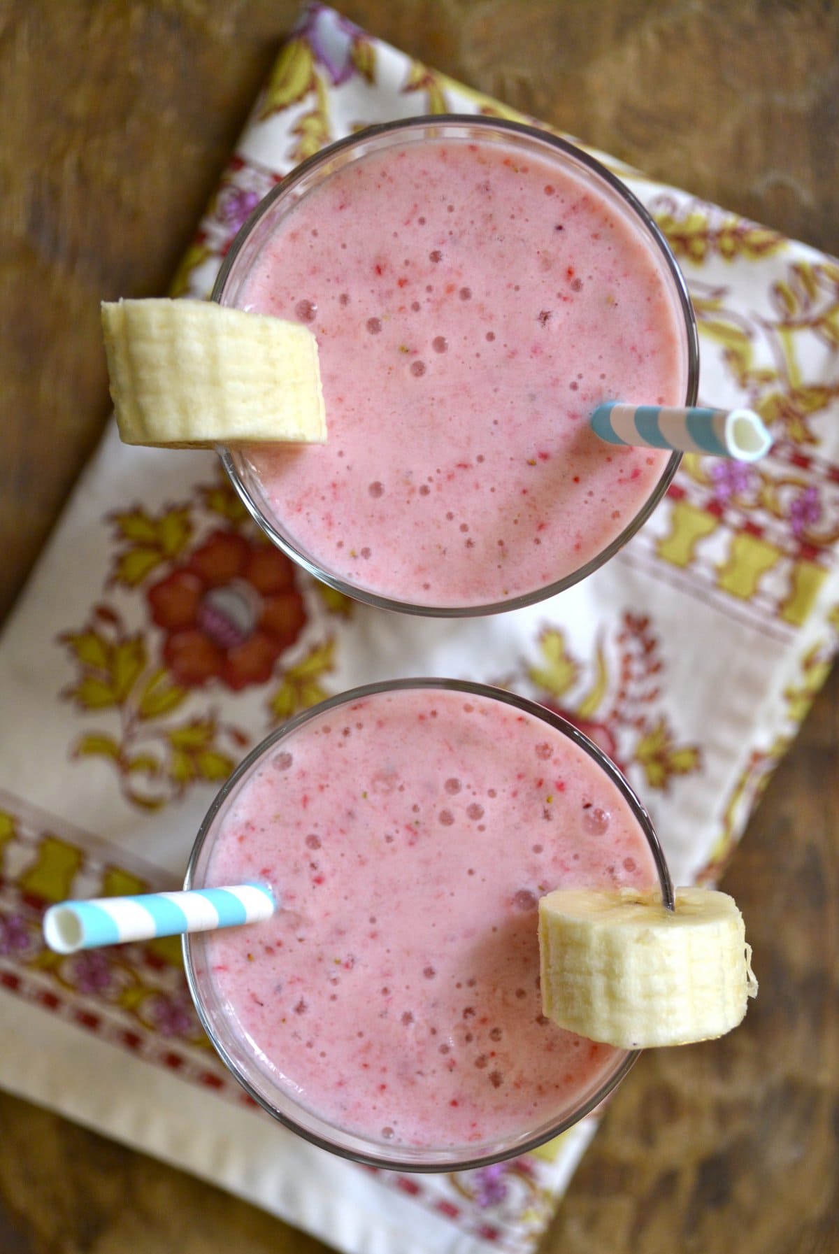 Healthy Strawberry Banana Smoothie (Simple & Quick!) - Maebells