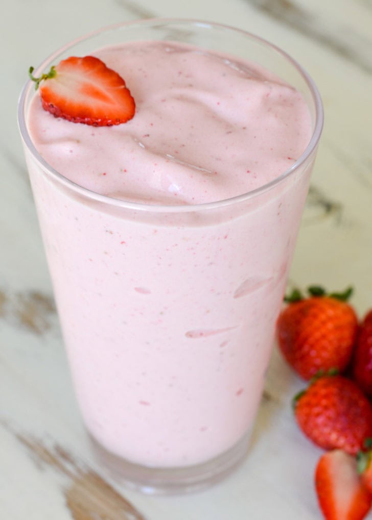 Healthy Strawberry Banana Smoothie (simple & Quick!) - Maebells