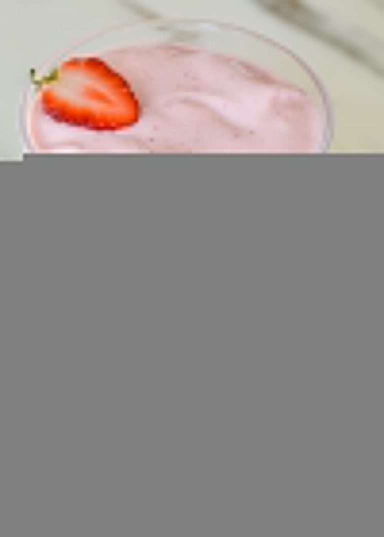 healthy-strawberry-banana-smoothie-simple-quick-maebells