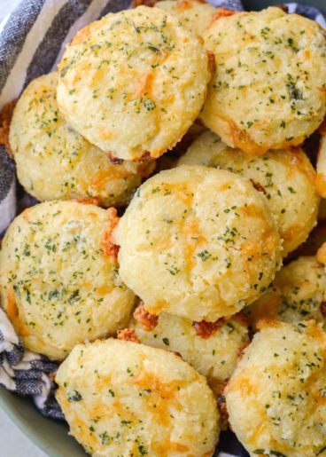 Keto Three Cheese Biscuits (2 net carbs) - Maebells