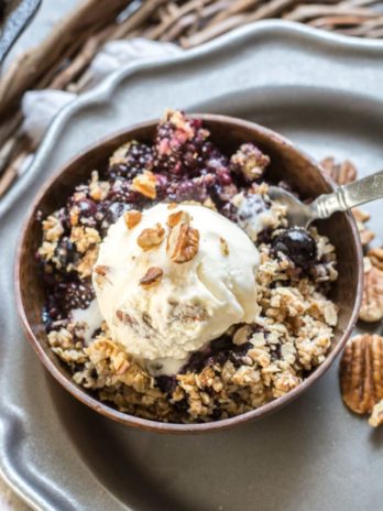 This Berry Crisp with Oatmeal Crumble Topping features warm, sweet blueberries and blackberries with a crisp oatmeal crumble topping! Top with ice cream for an ultra satisfying dessert!