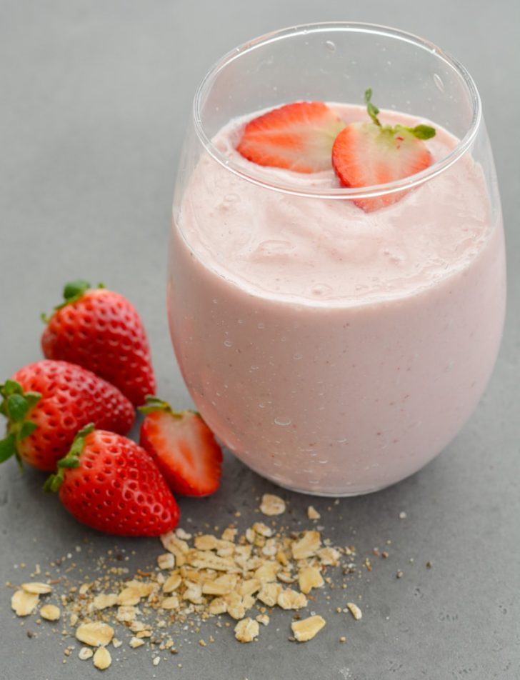 Strawberry Oatmeal Smoothie - Maebells