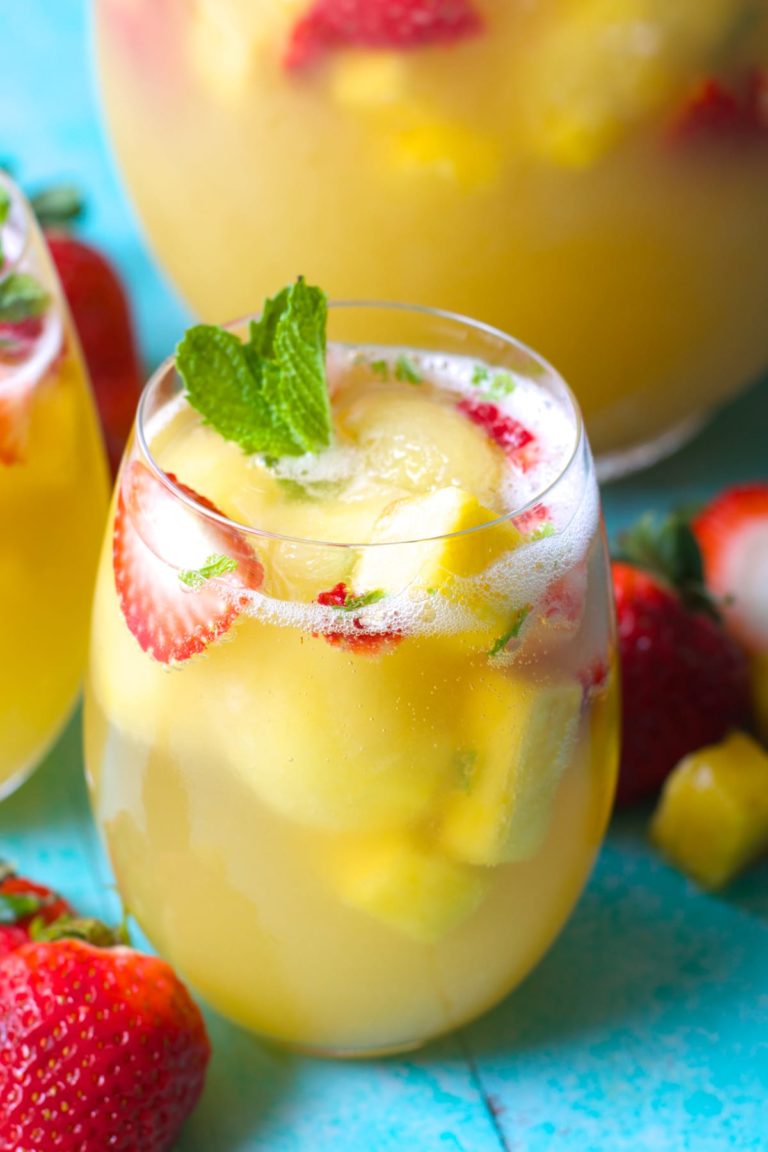 Sparkling Strawberry Pineapple Punch (NonAlcoholic) Maebells