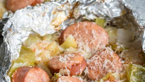 12+ Easy Foil Pack recipes perfect for summer entertaining! What is better than an easy dinner with basically no clean up!