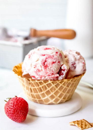 No Churn Strawberry Ice Cream - Maebells