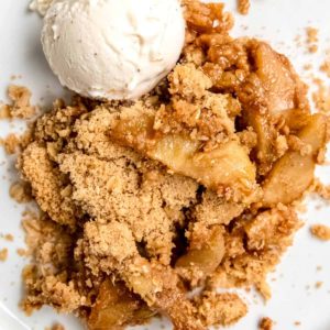 apple cinnamon crumble on a plate with vanilla ice cream